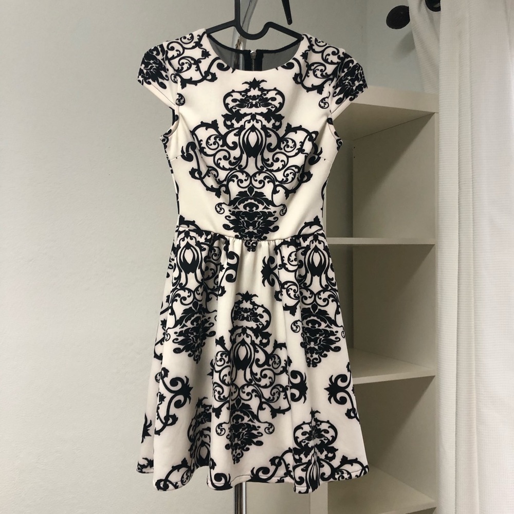 Junior dress X-small, black and white